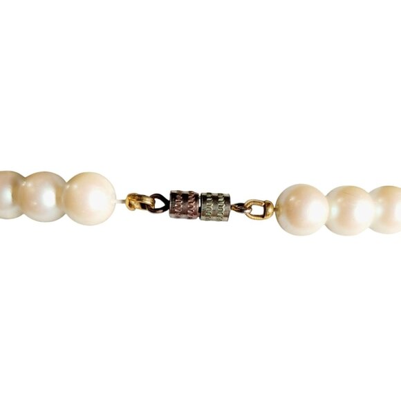 Vintage Faux Creamy Pearl Necklace High Quality with Barrel Clasp 18" Long - Picture 3 of 6
